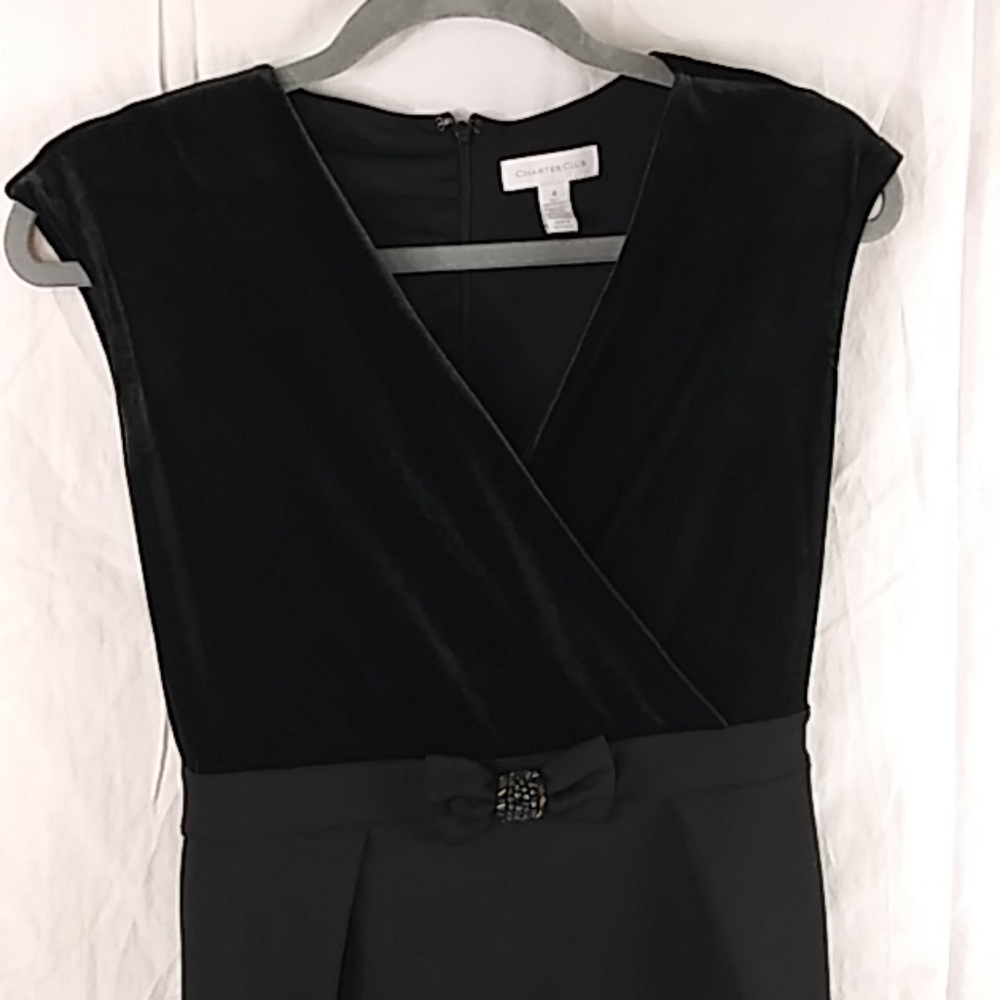 CHARTERS CLUB black crossover velvet top size 6
